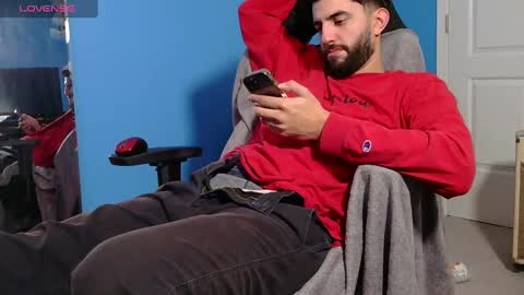 Snapshot of mikehawk1589 chatting on January 7, 5:54 am mikehawk1589 online show from January 7, 5:54 am