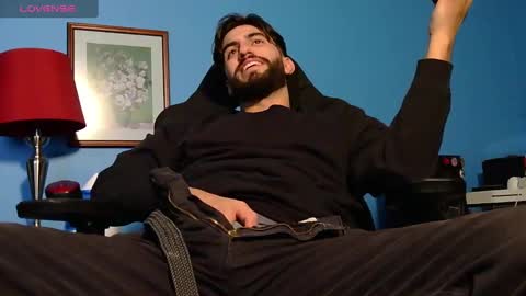 Snapshot of mikehawk1589 chatting on January 8, 5:27 am mikehawk1589 online show from January 8, 5:27 am