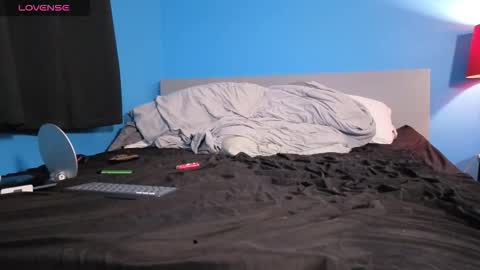 Snapshot of mikehawk1589 chatting on October 17, 6:38 am mikehawk1589 online show from October 17, 6:38 am