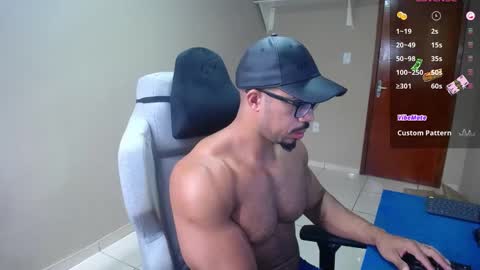 Snapshot of mikehotk chatting on December 14, 11:29 am mikehotk online show from December 14, 11:29 am