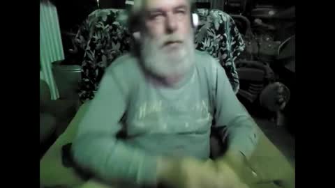 Snapshot of mikevm420 chatting on December 30, 3:14 am mike online show from December 30, 3:14 am