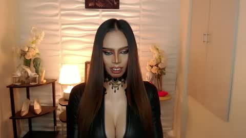 Mistress MikeyAlawi online show from December 4, 6:39 pm