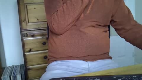 Snapshot of mikeybed chatting on November 10, 9:41 am mikeybed online show from November 10, 9:41 am