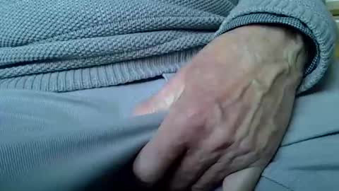 Snapshot of mikeybed chatting on November 15, 11:18 am mikeybed online show from November 15, 11:18 am