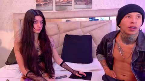 Snapshot of mikeysara_ chatting on December 1, 12:10 pm Mike Sara online show from December 1, 12:10 pm