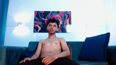 Snapshot of mikhellennox chatting on December 19, 1:23 am Mikhel online show from December 19, 1:23 am