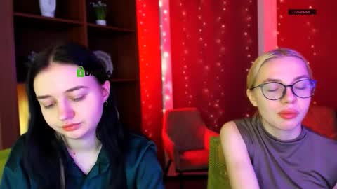 Snapshot of miki_ti chatting on December 5, 6:44 am miki_ti online show from December 5, 6:44 am