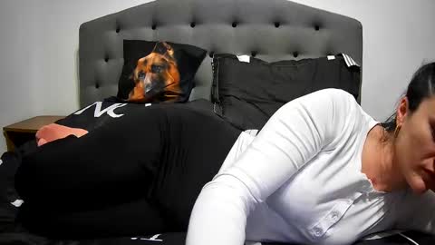 Mikyloveu online show from March 11, 6:30 pm