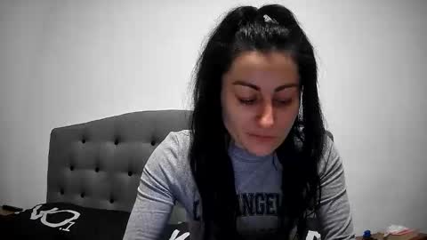 Mikyloveu online show from February 9, 4:00 pm