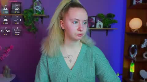 Snapshot of mila_glow chatting on April 23, 6:32 pm mila_glow online show from April 23, 6:32 pm