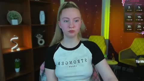 Snapshot of mila_glow chatting on May 1, 7:07 pm mila_glow online show from May 1, 7:07 pm