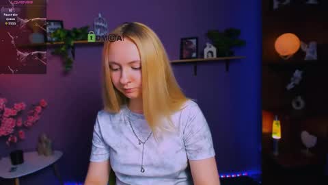 Snapshot of mila_glow chatting on May 8, 7:08 pm mila_glow online show from May 8, 7:08 pm