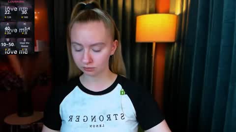 Snapshot of mila_glow chatting on May 10, 6:46 pm mila_glow online show from May 10, 6:46 pm