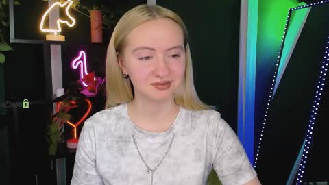 Snapshot of mila_glow chatting on May 14, 7:31 pm mila_glow online show from May 14, 7:31 pm