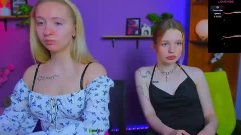 Snapshot of mila_glow chatting on May 17, 7:10 pm mila_glow online show from May 17, 7:10 pm
