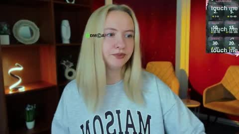 Snapshot of mila_glow chatting on May 19, 6:47 pm mila_glow online show from May 19, 6:47 pm