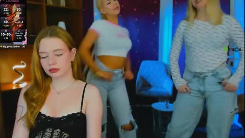 Snapshot of mila_glow chatting on May 28, 7:11 pm mila_glow online show from May 28, 7:11 pm