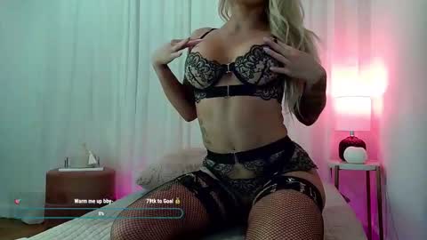 Snapshot of mila_greyx chatting on November 2, 11:29 pm Mila Grey online show from November 2, 11:29 pm