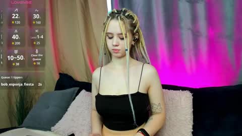 Snapshot of mila_kinor chatting on December 31, 4:06 am mila_kinor online show from December 31, 4:06 am