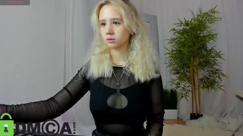 Snapshot of mila_kinor chatting on September 27, 12:26 am mila_kinor online show from September 27, 12:26 am