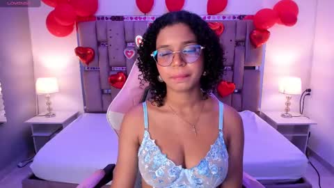 Snapshot of milahall__ chatting on February 14, 3:43 am Milenna online show from February 14, 3:43 am