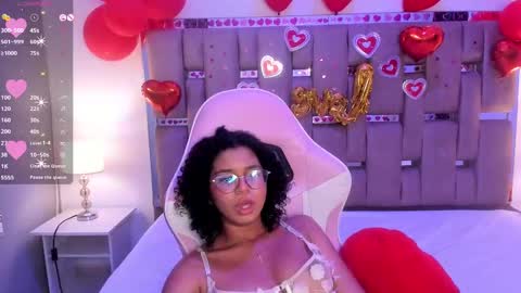 Snapshot of milahall__ chatting on February 16, 6:43 am Milenna online show from February 16, 6:43 am