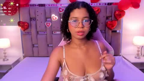 Snapshot of milahall__ chatting on February 24, 3:44 am Milenna online show from February 24, 3:44 am