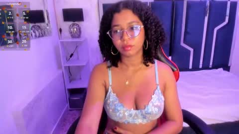 Snapshot of milahall__ chatting on October 5, 4:00 am Milenna online show from October 5, 4:00 am