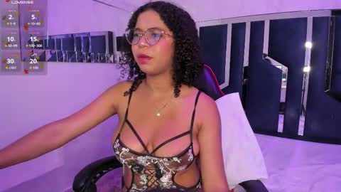 Snapshot of milahall__ chatting on October 10, 4:33 am Milenna online show from October 10, 4:33 am