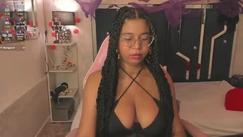 Snapshot of milahall__ chatting on October 24, 4:53 am Milenna online show from October 24, 4:53 am