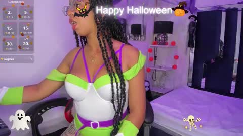 Snapshot of milahall__ chatting on October 31, 6:03 am Milenna online show from October 31, 6:03 am