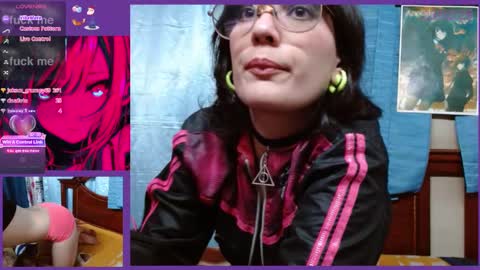 Snapshot of milalunala chatting on February 24, 3:55 am Mila-Lunala online show from February 24, 3:55 am