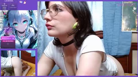 Snapshot of milalunala chatting on February 26, 5:09 am Mila-Lunala online show from February 26, 5:09 am