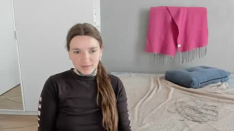 Snapshot of milamoll673 chatting on June 4, 1:39 pm milamoll673 online show from June 4, 1:39 pm