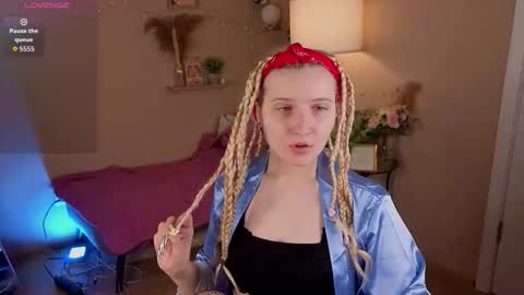 Snapshot of milana__key chatting on December 4, 9:56 pm Milana online show from December 4, 9:56 pm