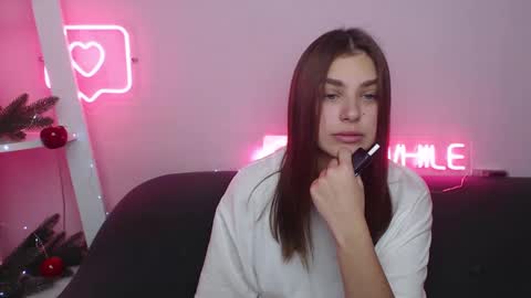 milanaangelas online show from December 20, 10:49 am