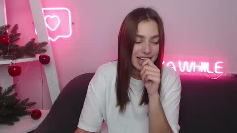 milanaangelas online show from December 23, 10:32 am