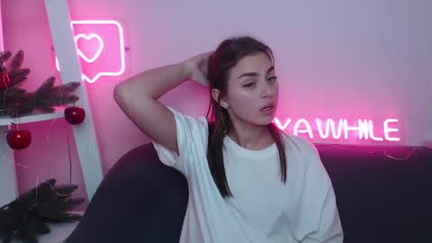 milanaangelas online show from December 27, 10:45 am