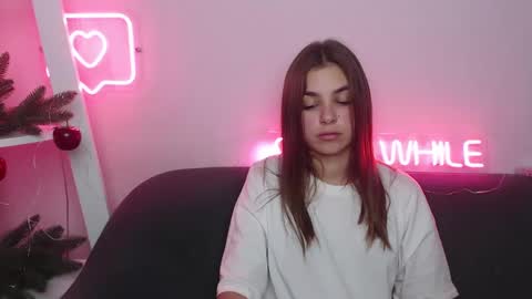 milanaangelas online show from December 28, 5:46 pm