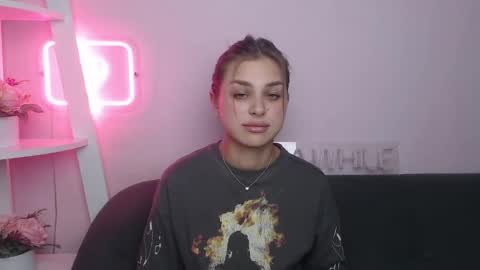 milanaangelas online show from November 24, 9:03 pm