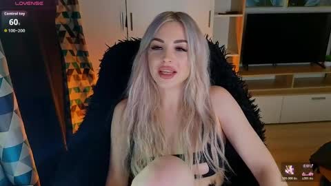 Lana online show from April 9, 8:25 pm