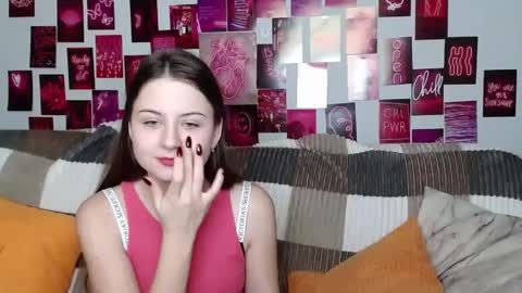 Snapshot of milanaroz chatting on February 2, 4:54 pm milanaroz online show from February 2, 4:54 pm