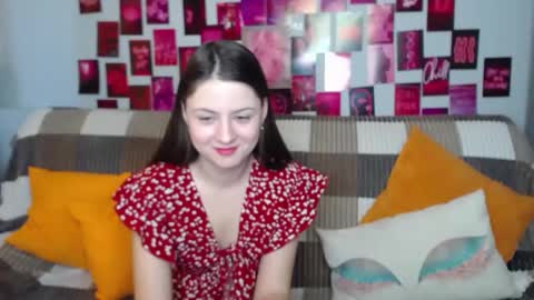 Snapshot of milanaroz chatting on March 9, 5:44 am milanaroz online show from March 9, 5:44 am