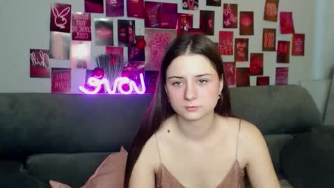 Snapshot of milanaroz chatting on November 16, 5:46 am milanaroz online show from November 16, 5:46 am