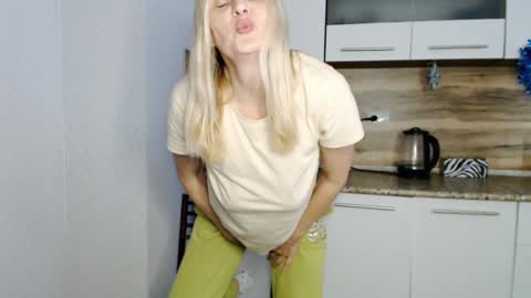 Snapshot of milanav chatting on January 3, 12:41 pm Milena online show from January 3, 12:41 pm