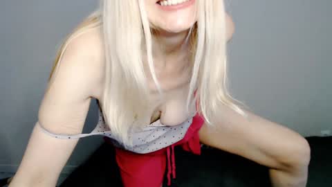 Snapshot of milanav chatting on February 7, 7:29 am Milena online show from February 7, 7:29 am