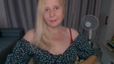 Snapshot of milanav chatting on September 25, 2:59 am Milena online show from September 25, 2:59 am