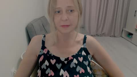 Snapshot of milanav chatting on November 9, 4:44 am Milena online show from November 9, 4:44 am