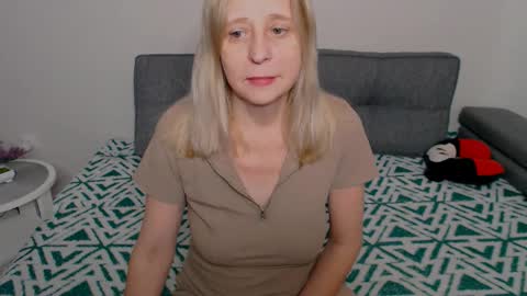 Snapshot of milanav chatting on December 14, 7:25 am Milena online show from December 14, 7:25 am