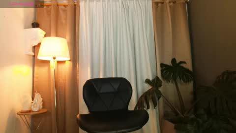 Snapshot of milansantana24 chatting on November 25, 10:54 pm MILAN SANTANA online show from November 25, 10:54 pm